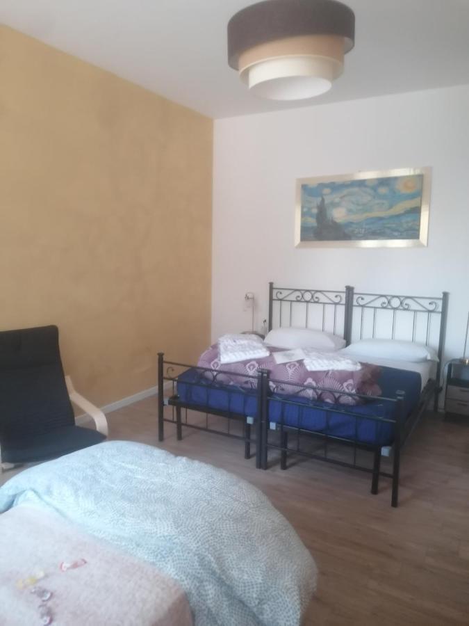 Emmanueli65 Fronte Clinica Per 5 Matrimoniale 2 Singoli 1 Divano Letto Plasencia Exterior foto