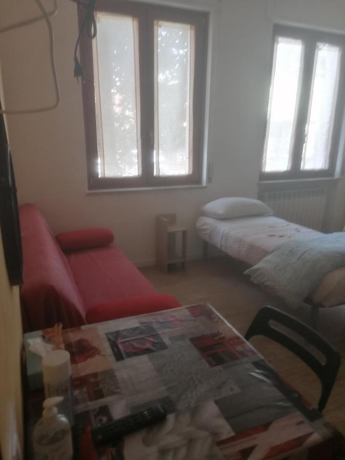 Emmanueli65 Fronte Clinica Per 5 Matrimoniale 2 Singoli 1 Divano Letto Plasencia Exterior foto